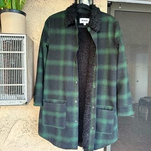 BB Dakota Bradley Sherpa lined plaid coat, like new. Size small. Very warm!
